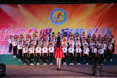 廉江一中舉辦“五四”校歌頌唱比賽暨文藝演出，青春之聲唱響時代旋律